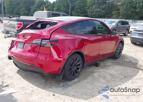 2024 Tesla Model Y Long Range Dual Motor All-Wheel Drive z USA, uszkodzony, nr VIN 7SAYGDEE5RA327888